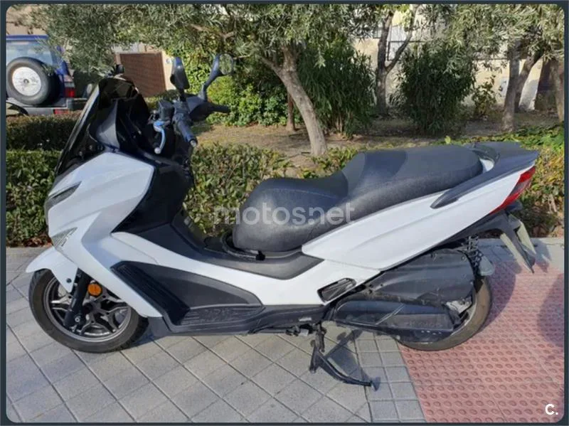 Kymco Grand Dink 300 – Vista 4