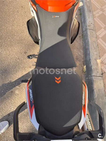 KTM 890 – Vista 8