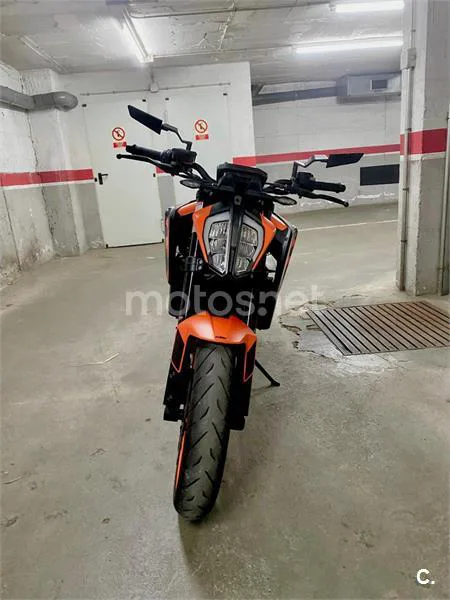 KTM 890 – Vista 3