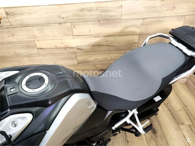 Suzuki V-Strom 1000 – Vista 13