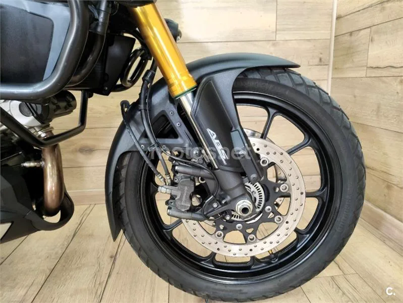 Suzuki V-Strom 1000 – Vista 17