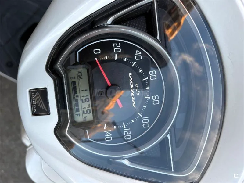 Honda Vision 110 – Vista 4