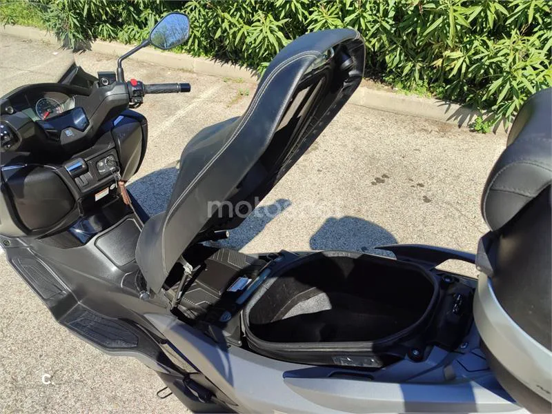 Suzuki Burgman 400 – Vista 6