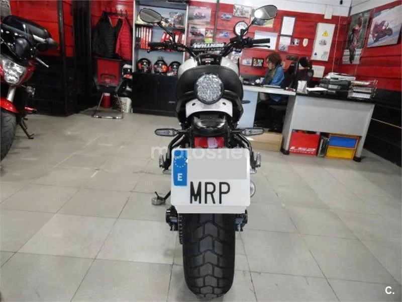 Yamaha XSR 700 – Vista 7