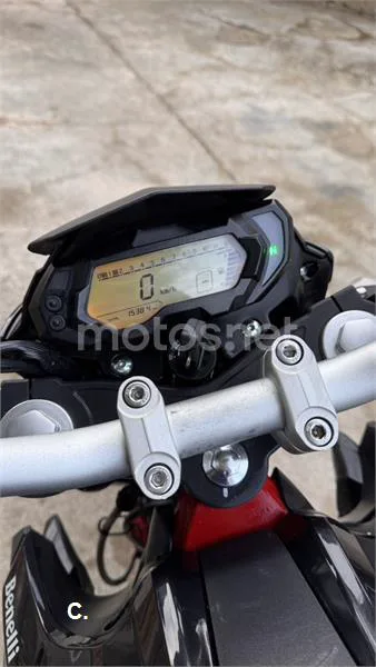 Benelli BN 125 – Vista 2
