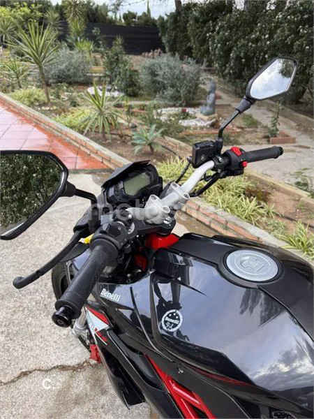 Benelli BN 125 – Vista 7