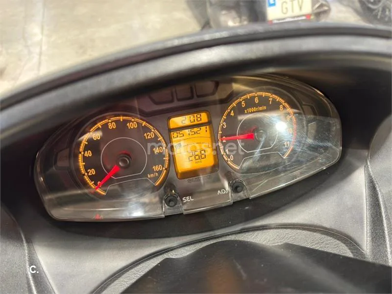 Suzuki Burgman 200 – Vista 16