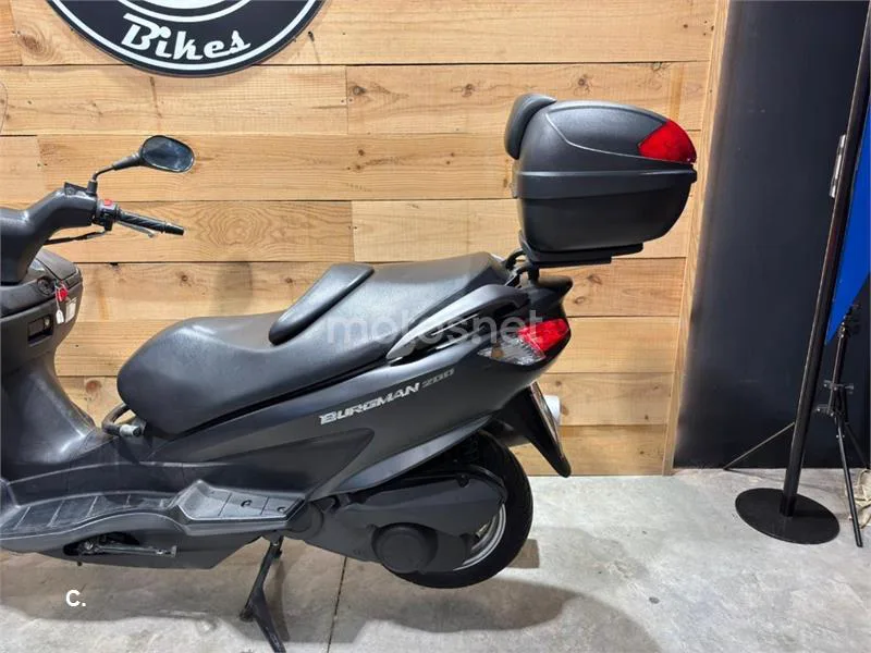 Suzuki Burgman 200 – Vista 17
