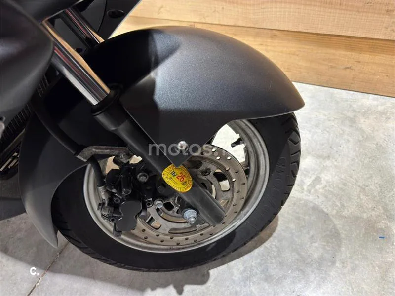 Suzuki Burgman 200 – Vista 5