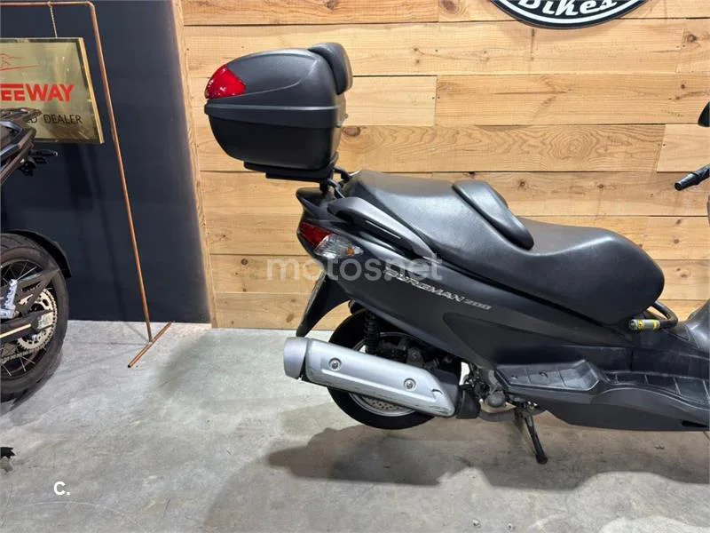 Suzuki Burgman 200 – Vista 9
