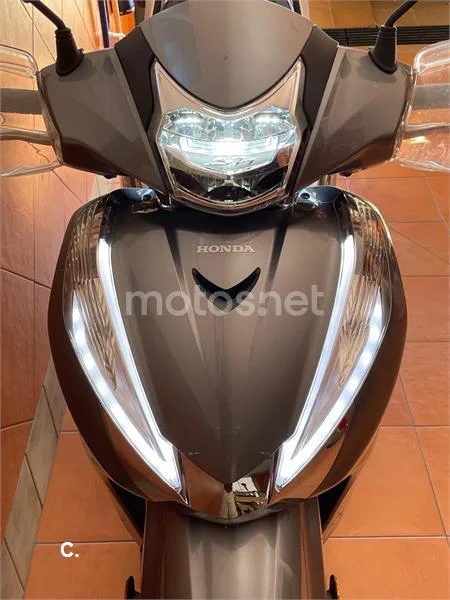 Honda SH300i – Vista 3