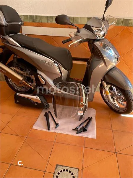 Honda SH300i – Vista 4