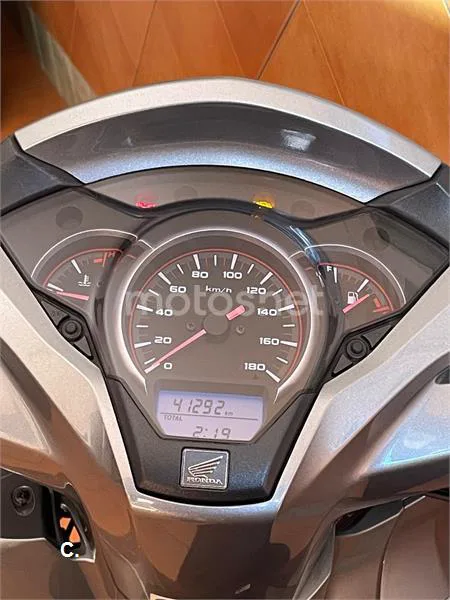 Honda SH300i – Vista 5