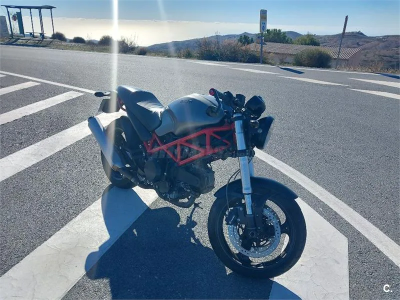 Ducati Monster 696 – Vista 4