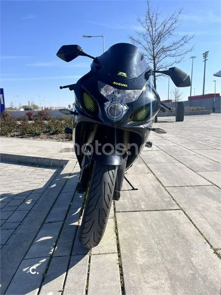 Suzuki GSX R600 – Vista 14