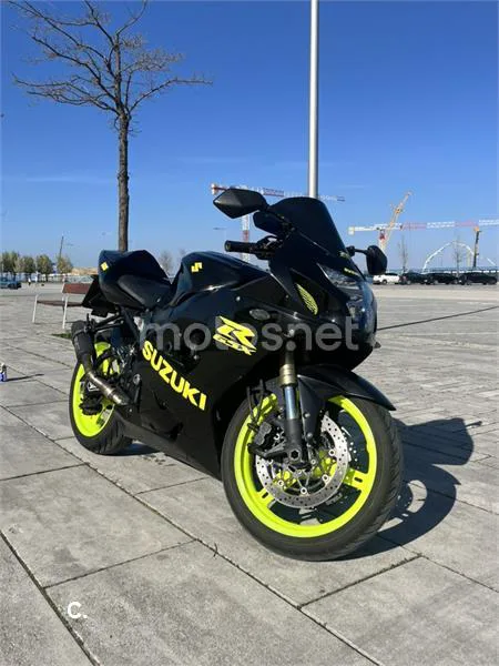 Suzuki GSX R600 – Vista 6