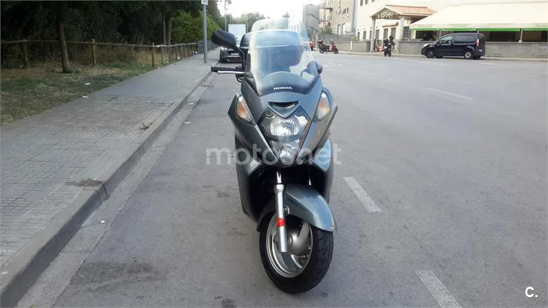 Honda Silver Wing 600 – Vista 3