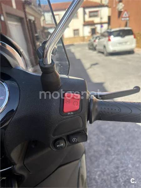 Piaggio Beverly – Vista 4