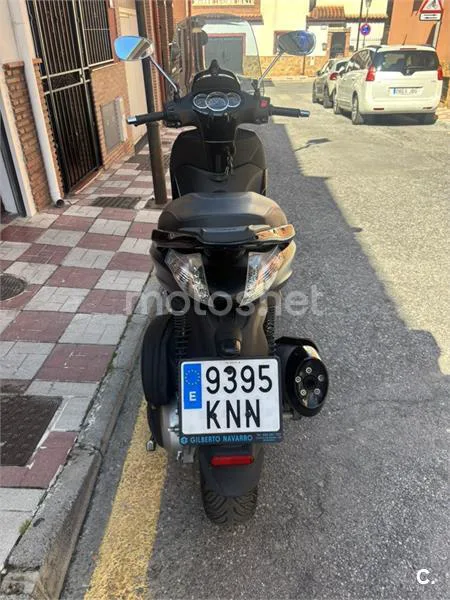 Piaggio Beverly – Vista 6