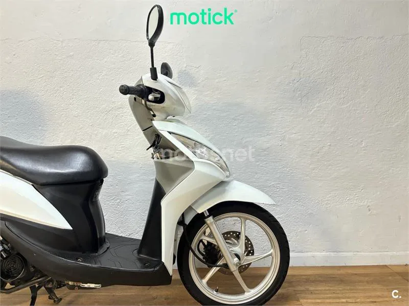 Honda Vision 110 – Vista 4