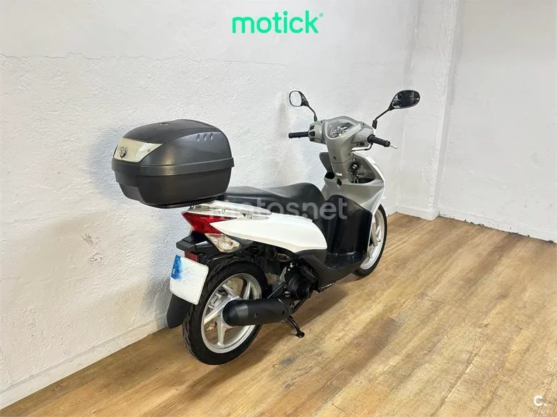 Honda Vision 110 – Vista 10