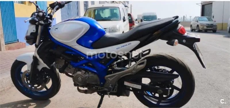 Suzuki SFV 650 Gladius – Vista 3