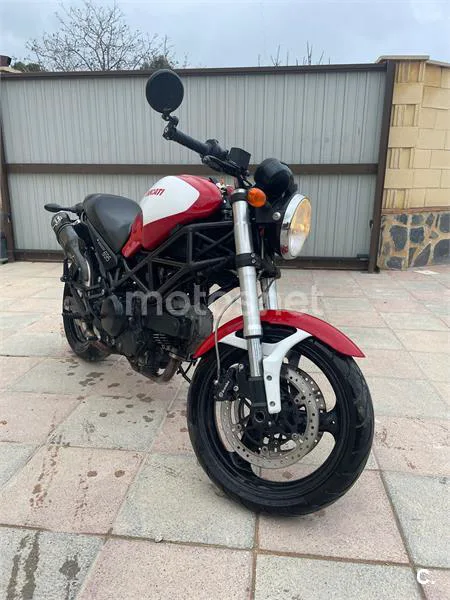 Ducati Monster 696 – Vista 3