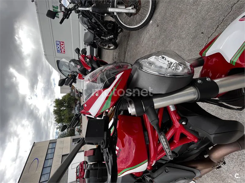 Ducati Monster 821 – Vista 4