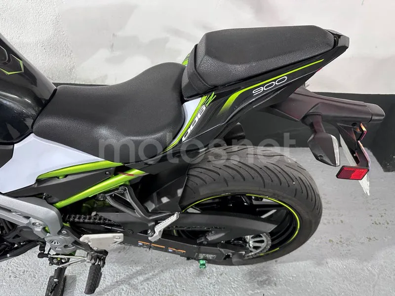 Kawasaki Z900 – Vista 16