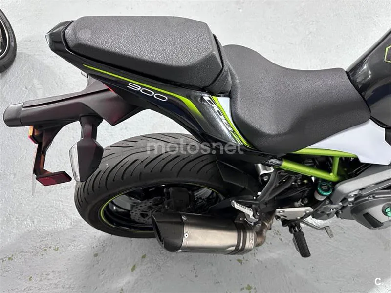 Kawasaki Z900 – Vista 17