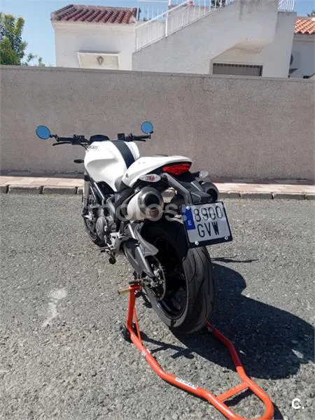 Ducati Monster 696 – Vista 2