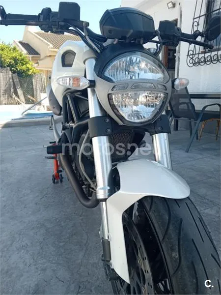 Ducati Monster 696 – Vista 15