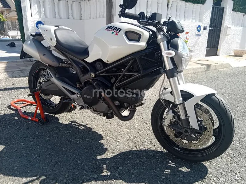 Ducati Monster 696 – Vista 3