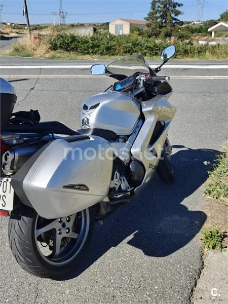 Honda VFR 800 FI – Vista 2