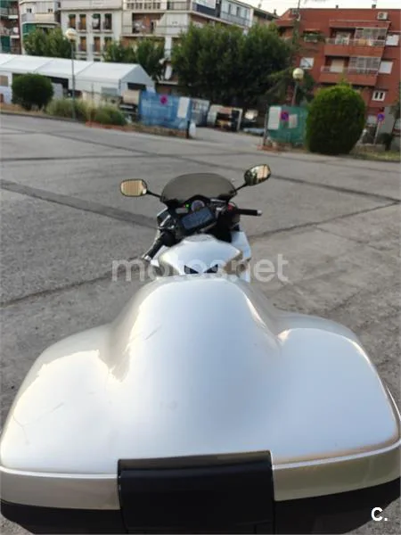 Honda VFR 800 FI – Vista 11