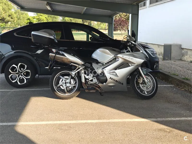 Honda VFR 800 FI – Vista 15