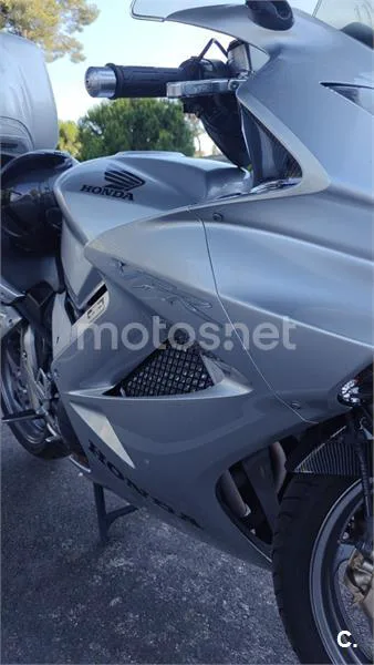 Honda VFR 800 FI – Vista 4