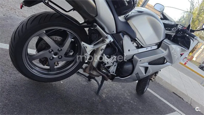 Honda VFR 800 FI – Vista 6