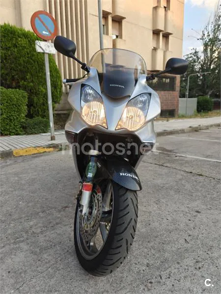Honda VFR 800 FI – Vista 9