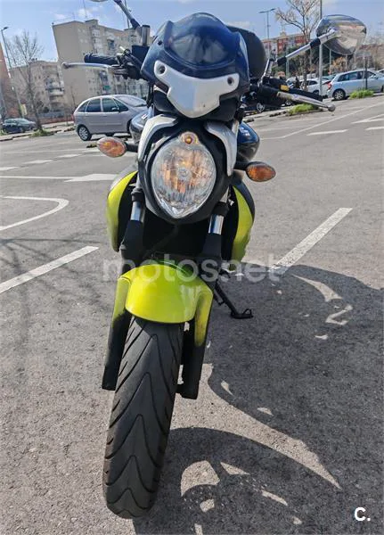 Suzuki SFV 650 Gladius – Vista 3