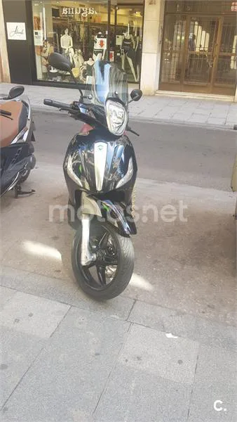 Piaggio Beverly 1800 € 2018 Valencia - 1