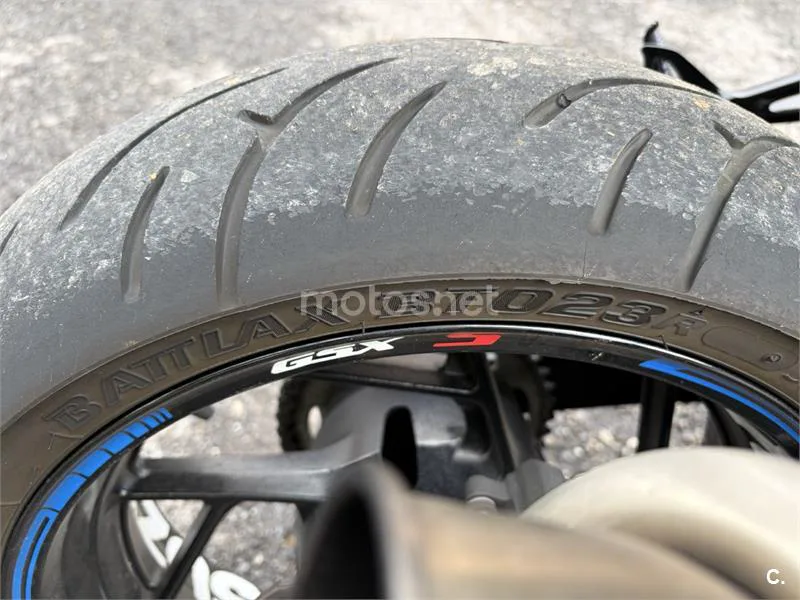 Suzuki GSX-S750 – Vista 8