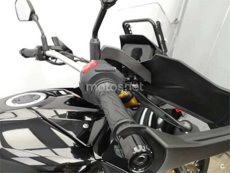 Suzuki V-Strom 800 – Vista 11