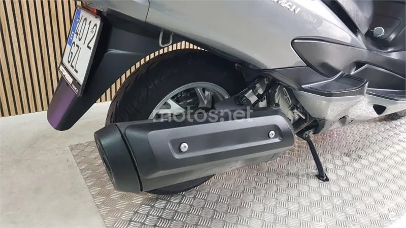 Suzuki Burgman 400 – Vista 12