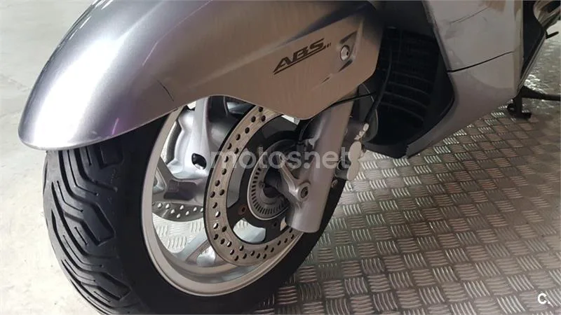 Suzuki Burgman 400 – Vista 15