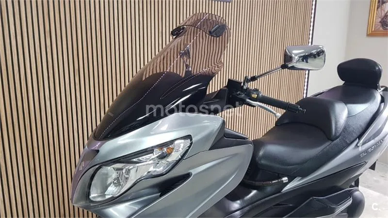 Suzuki Burgman 400 – Vista 17
