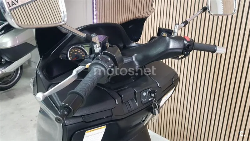 Suzuki Burgman 400 – Vista 19