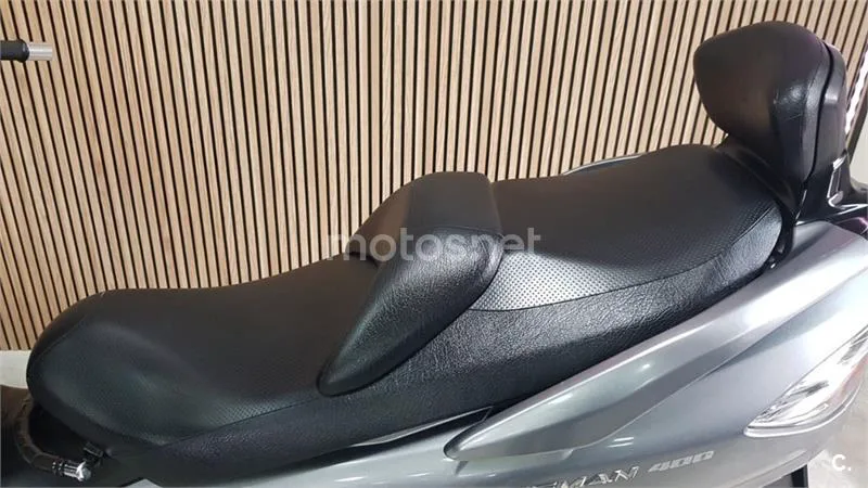 Suzuki Burgman 400 – Vista 20