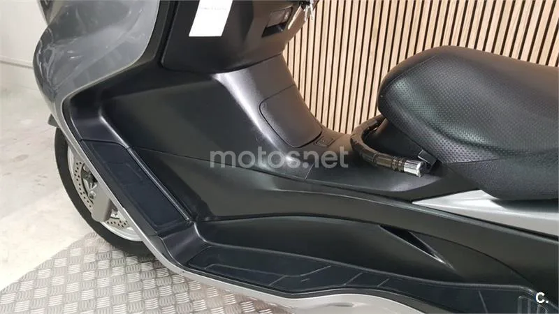 Suzuki Burgman 400 – Vista 21