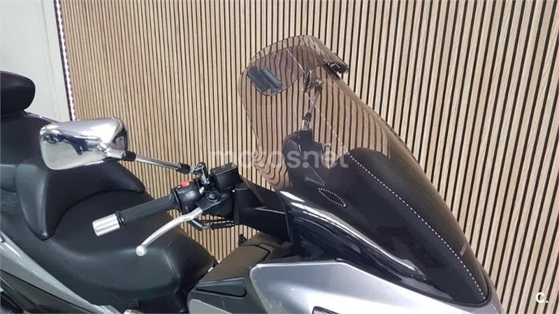 Suzuki Burgman 400 – Vista 4